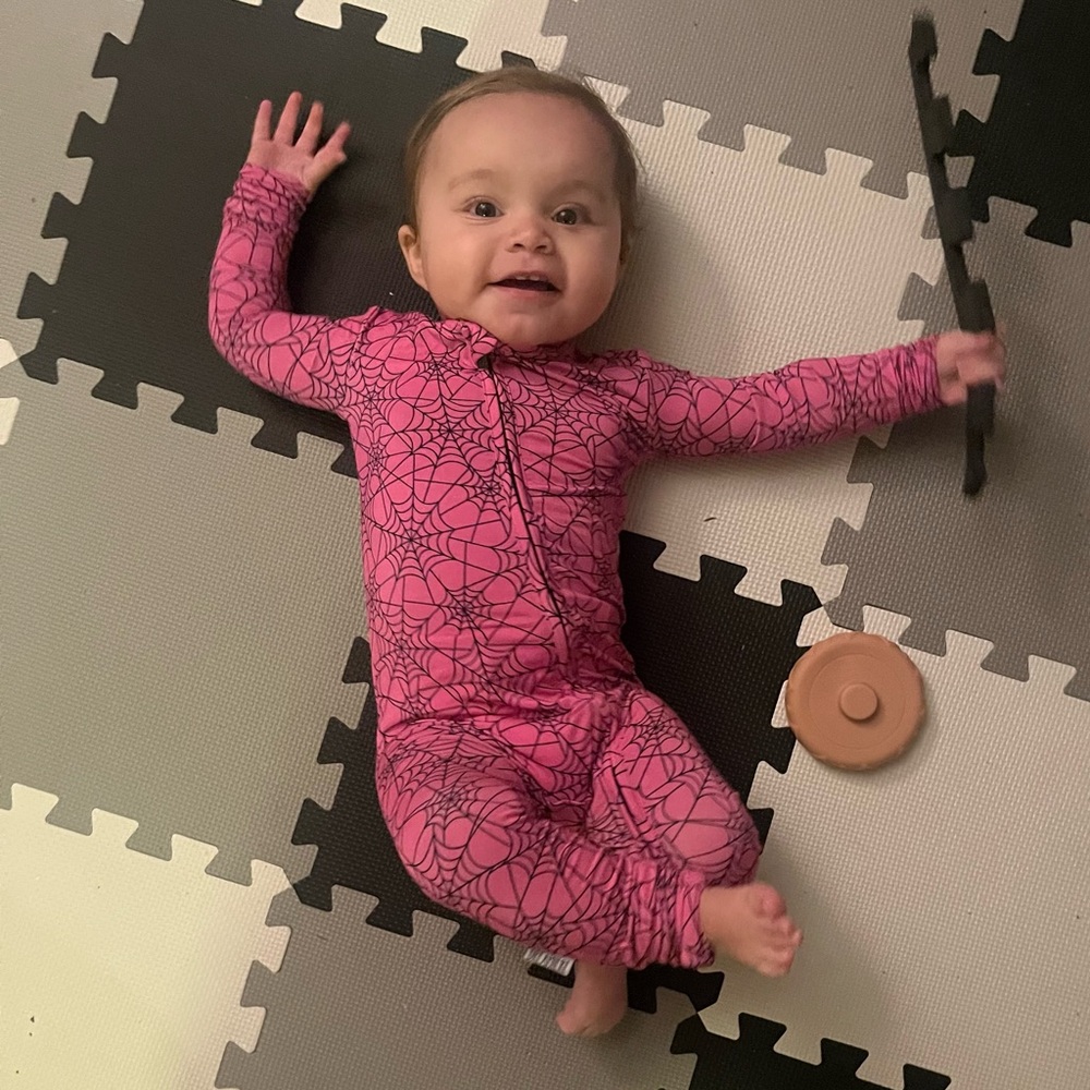 Dreamerie bamboo convertible footie 12-18 months